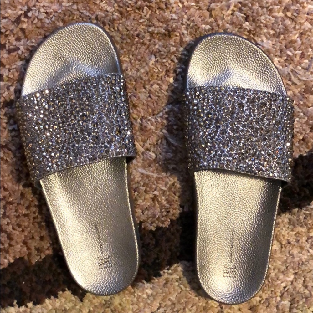 INC slides color pewter size 10